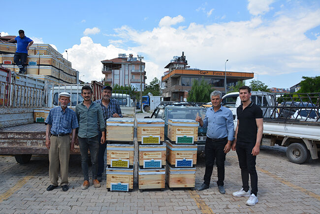 Korkuteli'de kovan dağıtımı