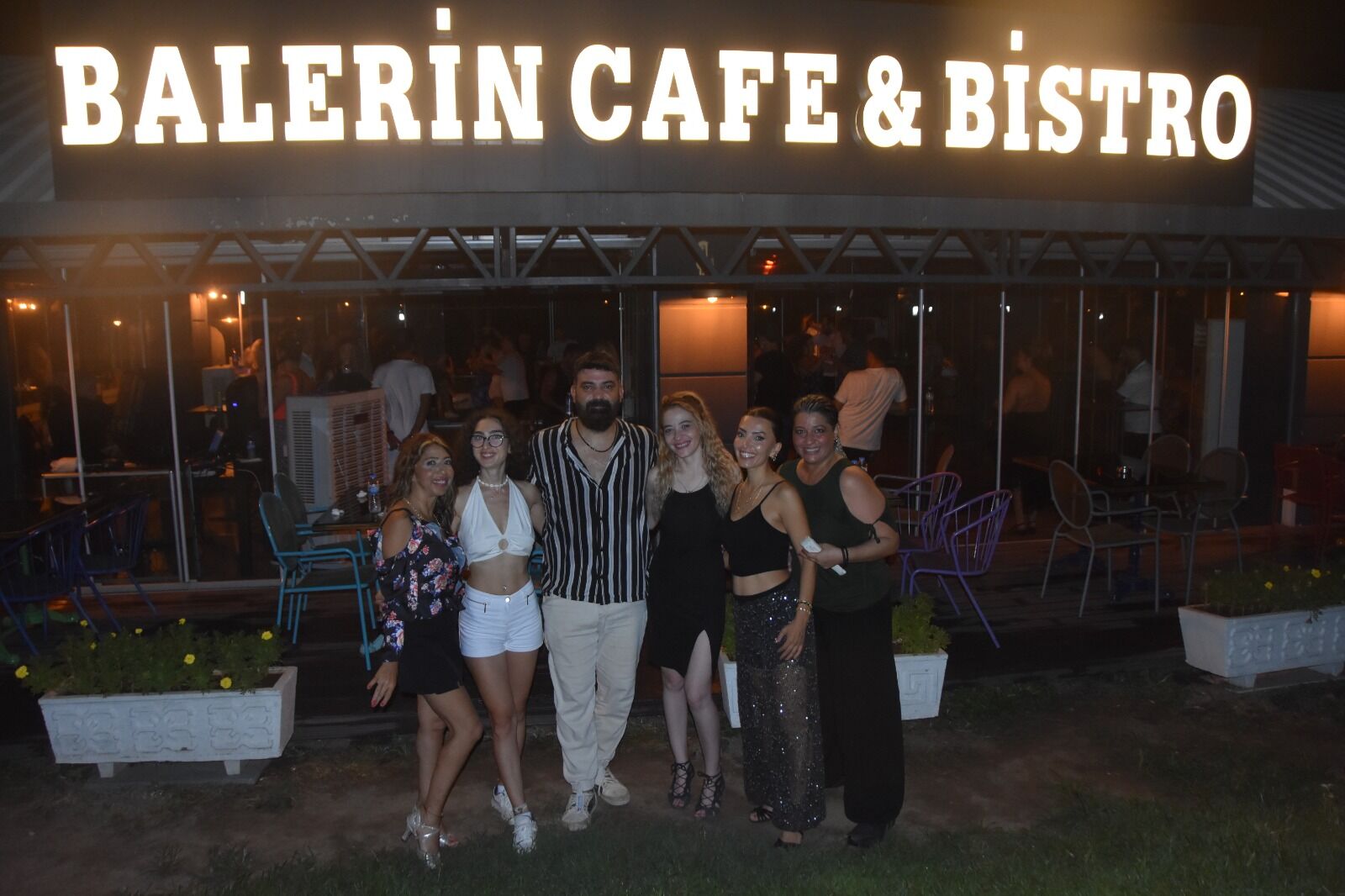 Dansçıların Balerin Cafe gecesi