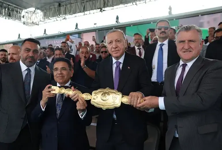 Cumhurbaşkanı Erdoğan, Yağlı Güreş Cumhurbaşkanlığı Kupası final mücadelelerini izledi