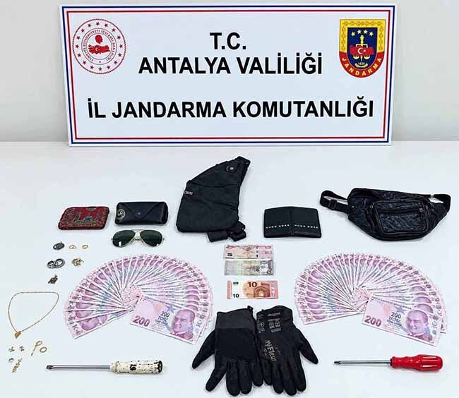 Döşemealtı'nda hırsızlık şüphelileri yakalandı