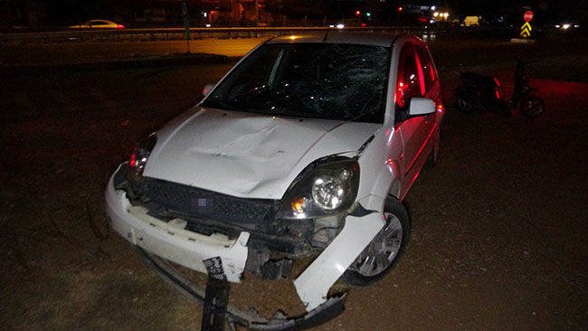 Manavgat'ta motorlu bisiklet ve otomobil çarpıştı