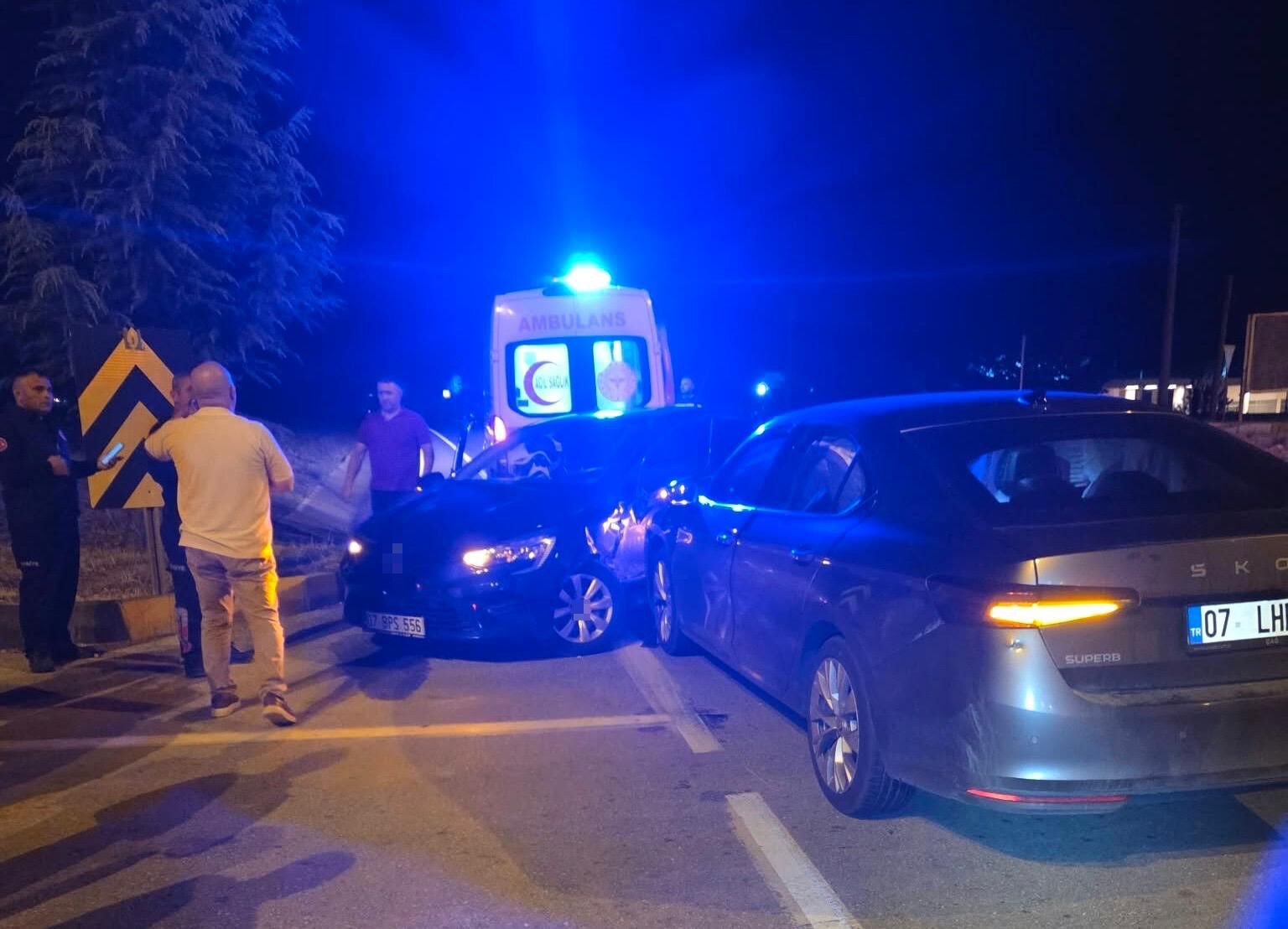 Antalya'da trafik kazası: 2’si Norveç vatandaşı 3 yaralı