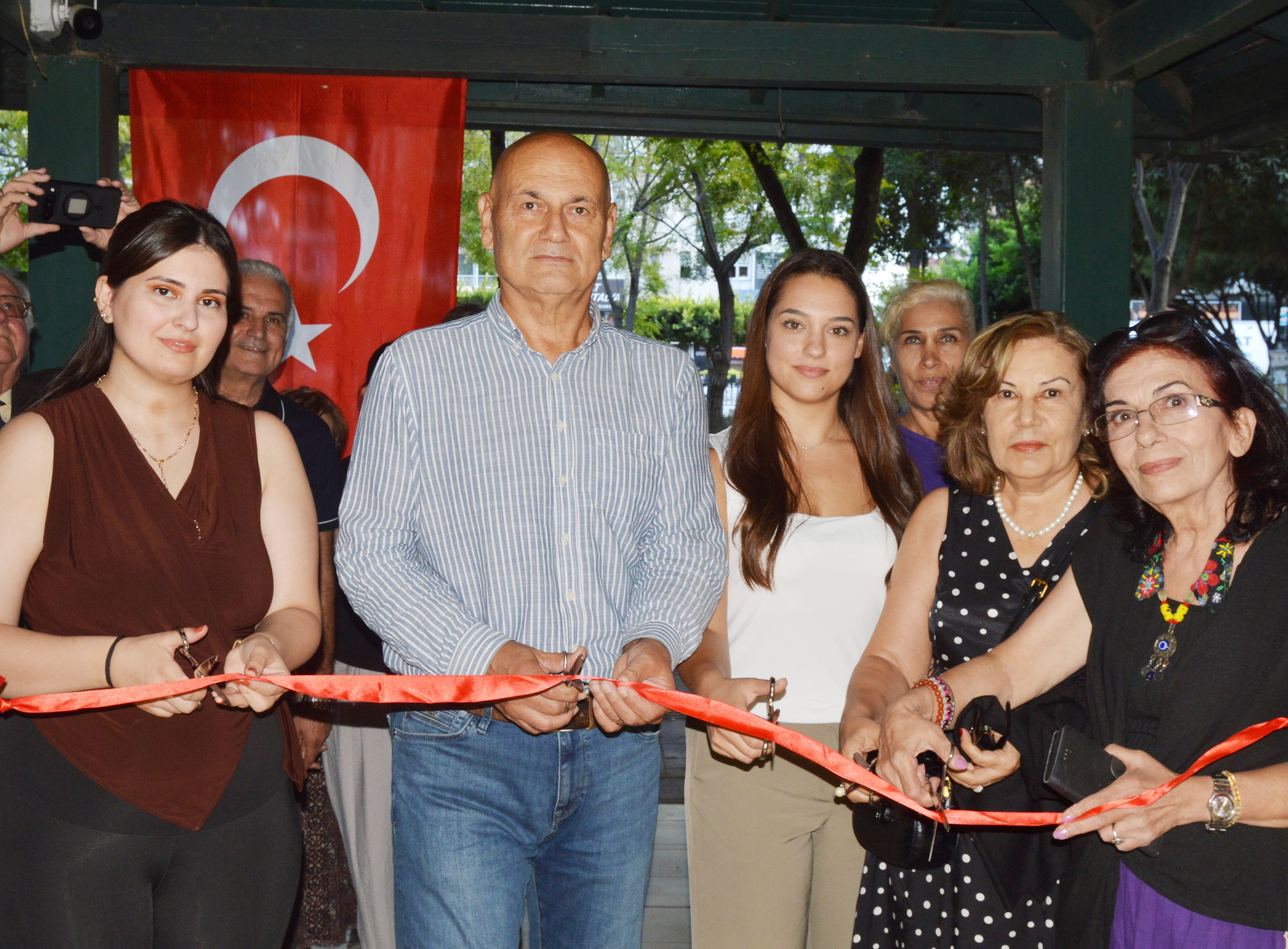 'Tuvale Hayat Verenler' sergisi