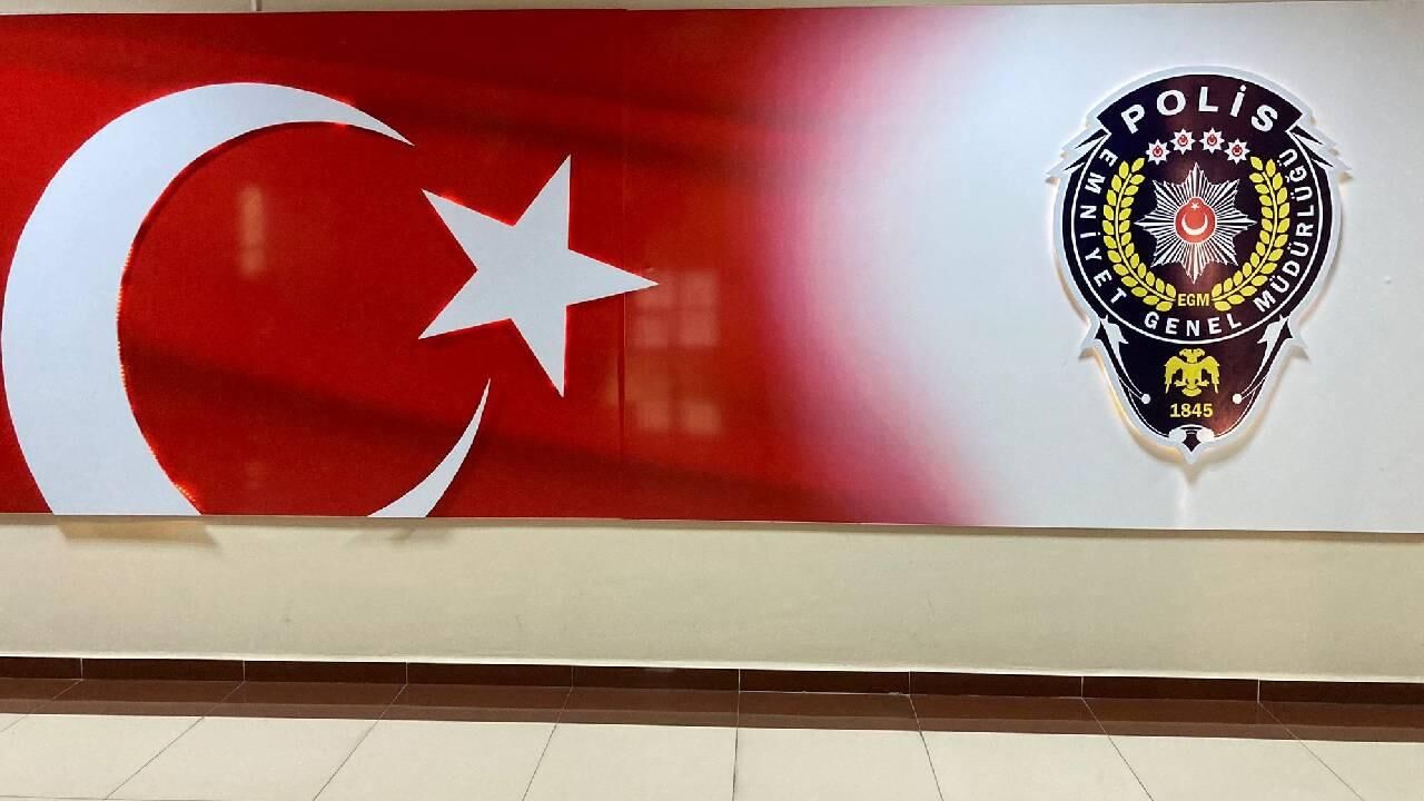 Antalya'da 33 yıl 10 ay hapis cezasıyla aranan hükümlü yakalandı
