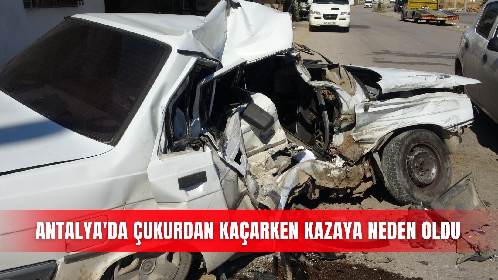 Antalya'da çukurdan kaçarken kazaya neden oldu