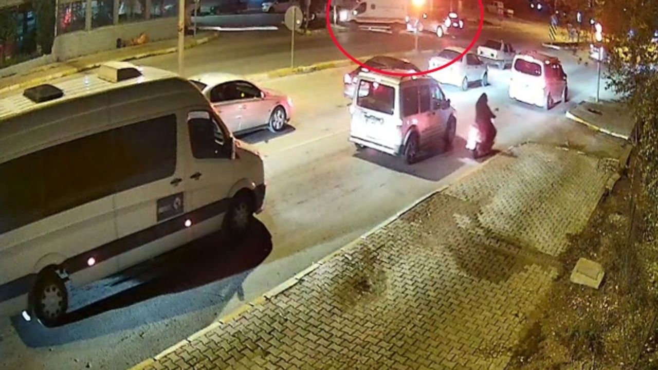 Ambulansla cipin çarpıştığı kaza kamerada; 9 yaralı