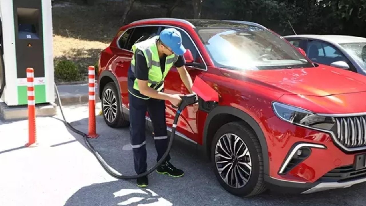 Elektrikli araç şarj istasyonu sayısı belli oldu... Bakan açıkladı!