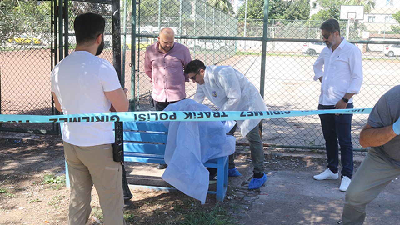 Hastaneden çıkan adam parkta ölü bulundu