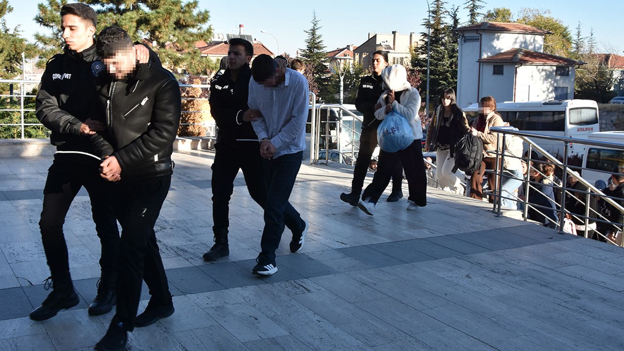 Öğretmen olacaktı, çete lideri oldu