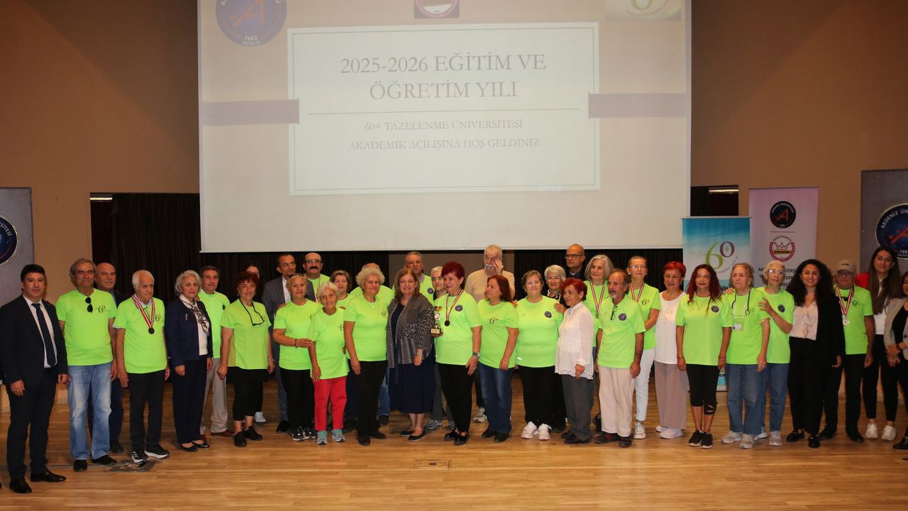 60+ Tazelenme Üniversitesi Akademik Yılı törenle başladı