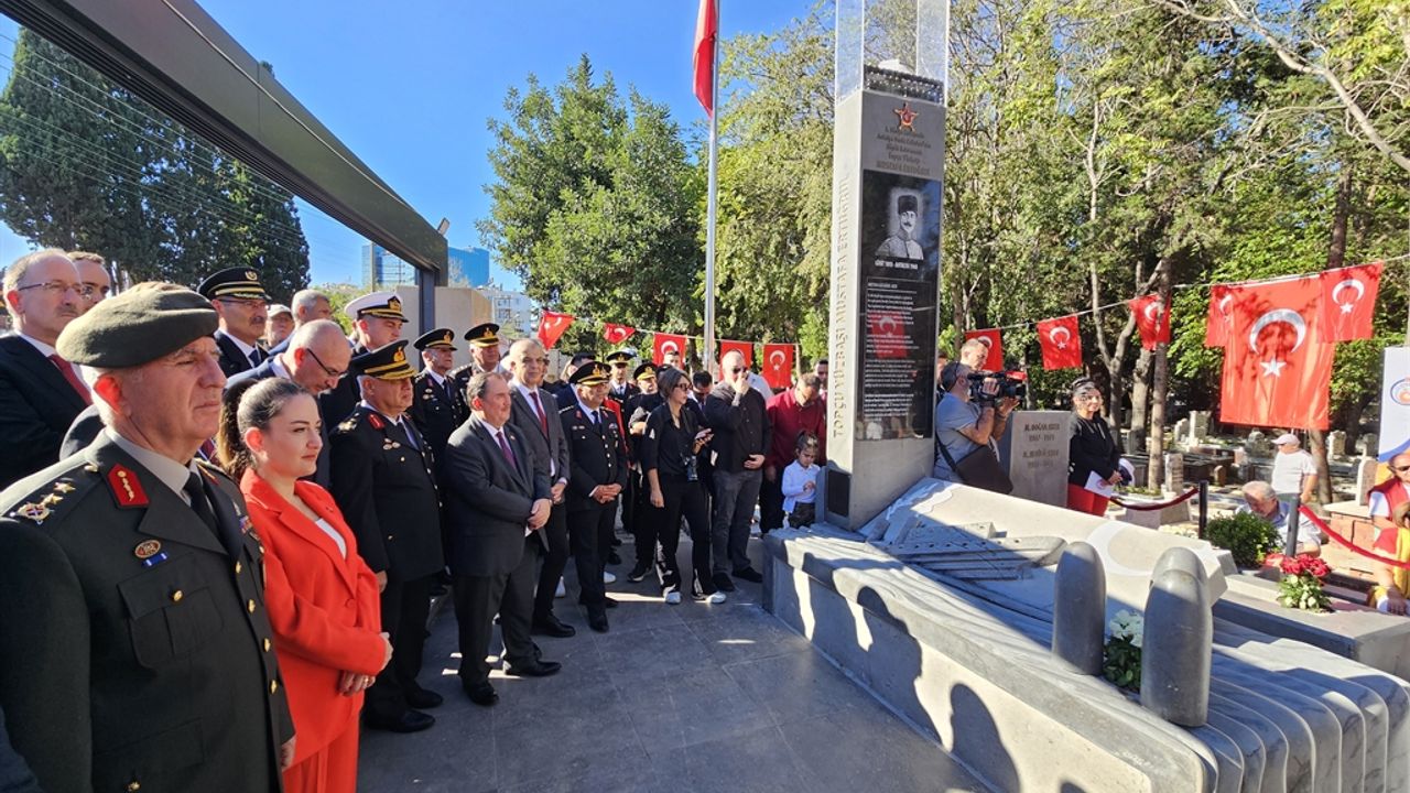 Topçu Yüzbaşı Aker'in anıt mezarı açıldı