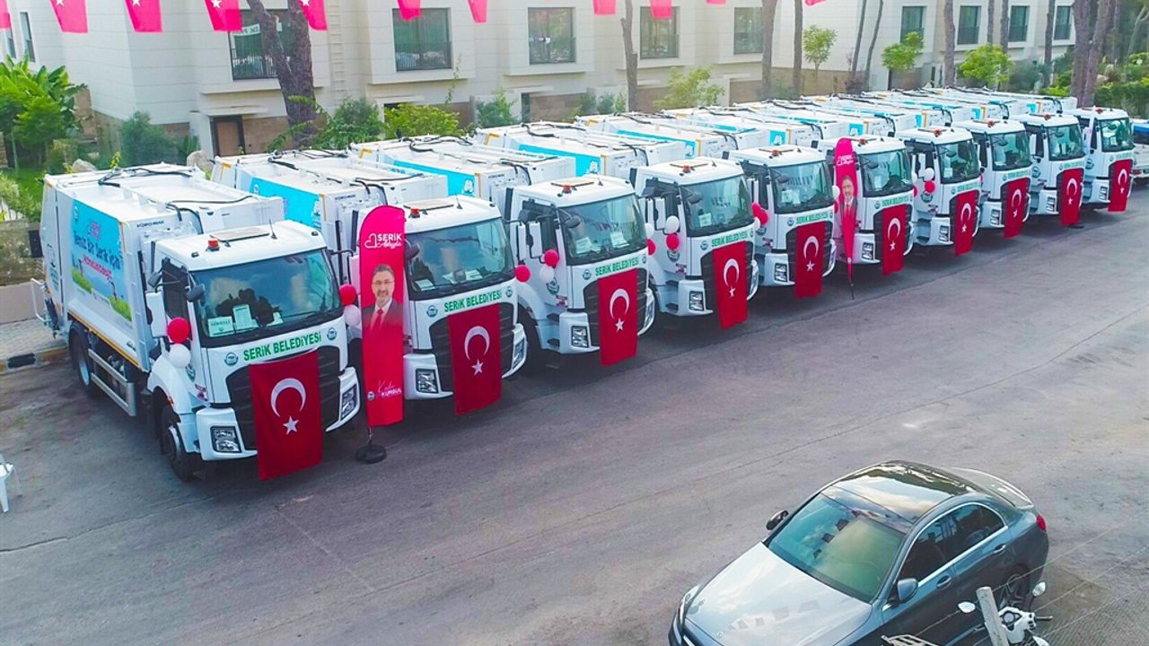 Serik Belediyesi'ne yeni 37 hizmet aracı