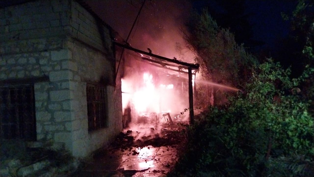 Alev alev yandı