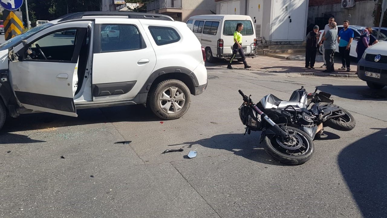 Otomobille motosiklet çarpıştı: 1 yaralı