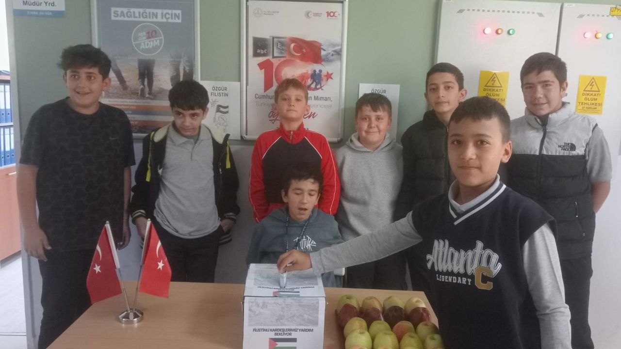 Öğrencilerden Filistin'e destek