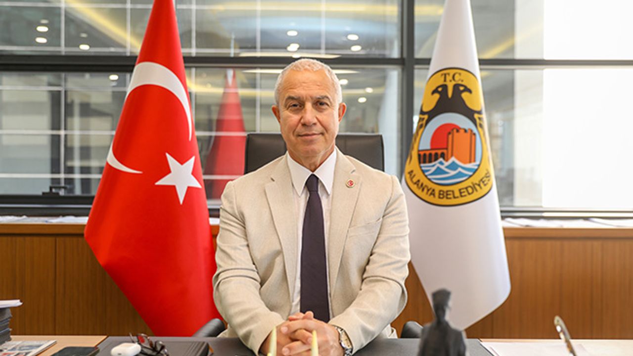 Başkan Özçelik: En büyük görevimiz Cumhuriyetimizi yaşatmak