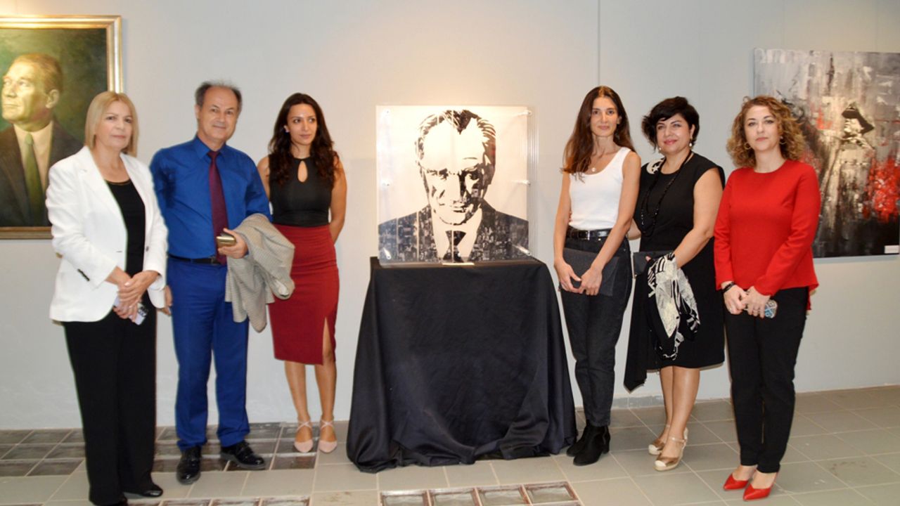 AÜ'de Cumhuriyet sergisi