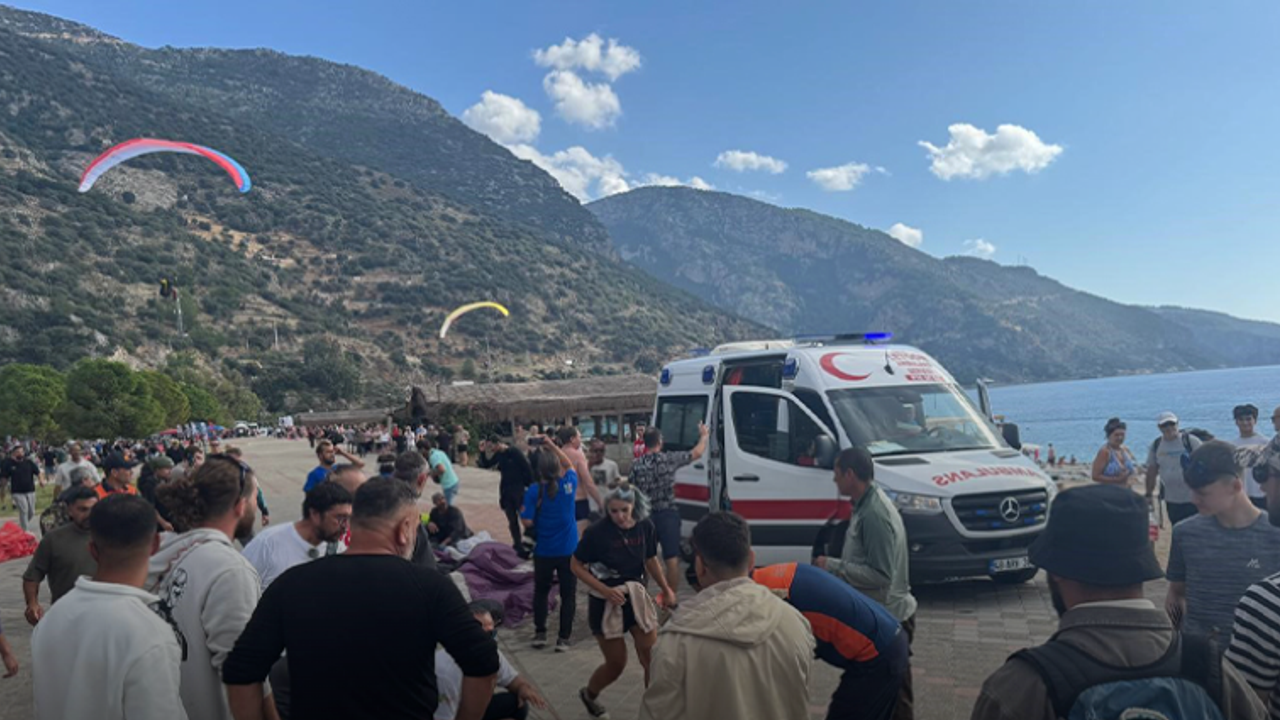 Fethiye’de yamaç paraşütleri havada çarpıştı: 3 yaralı
