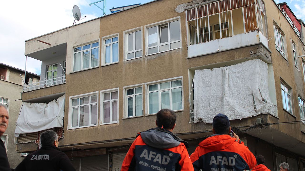 3 katlı bina yıkılma tehlikesi nedeniyle boşaltıldı