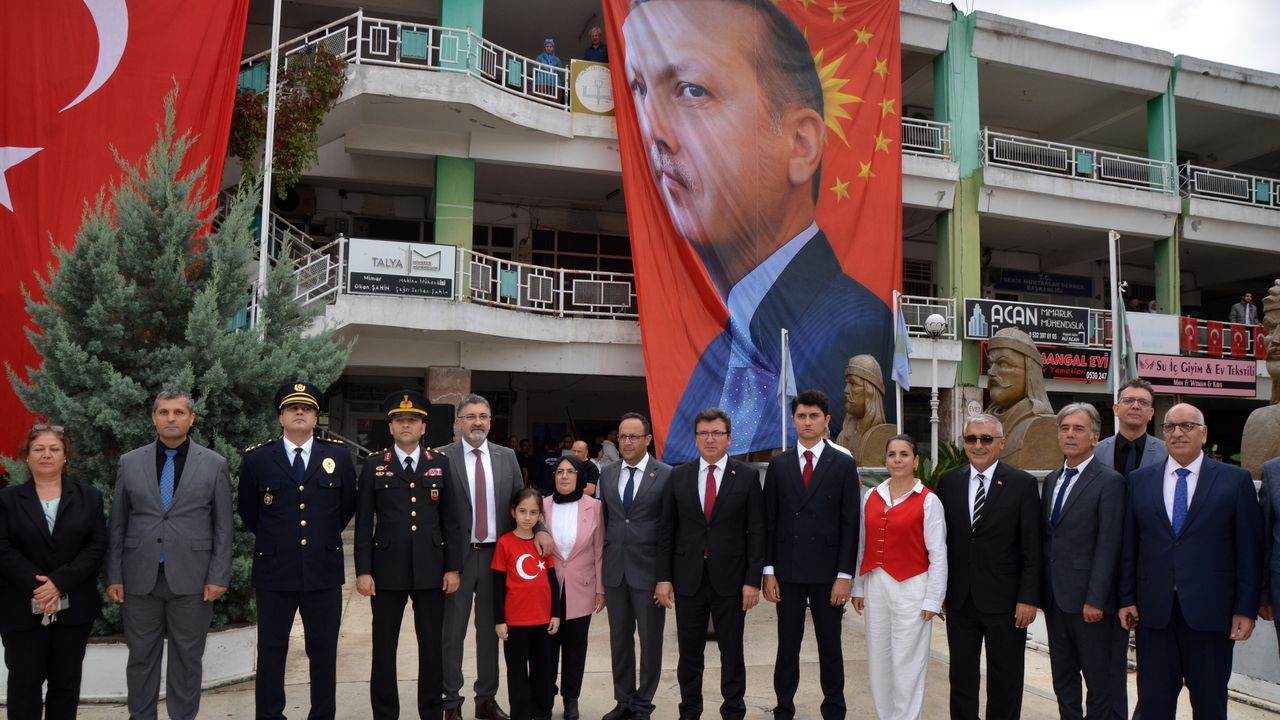 Serik'te çelenk töreni