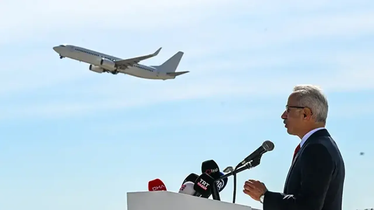 Bakan Uraloğlu: Yılın ilk 5 ayında 89 milyon yolcu hava yolu