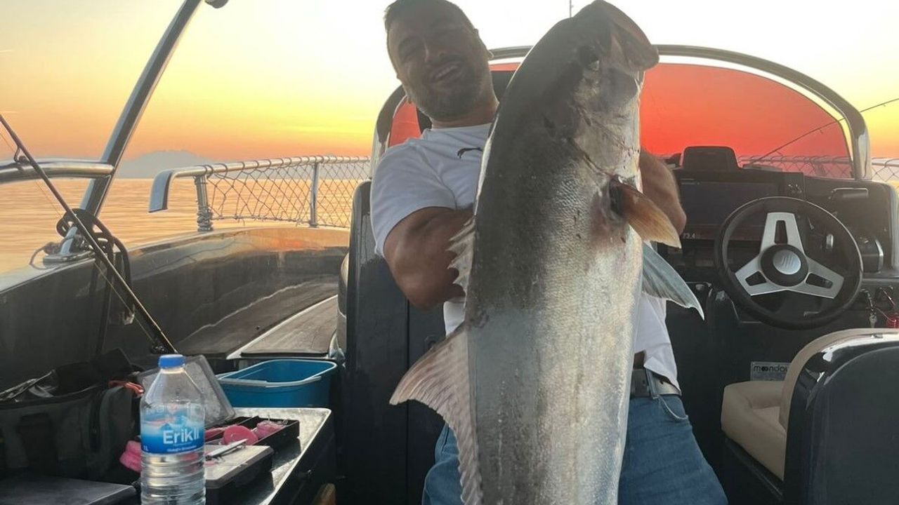 Konyaaltı Sahili'nde 56 kilogramlık kuzu balığı şaşkınlığı