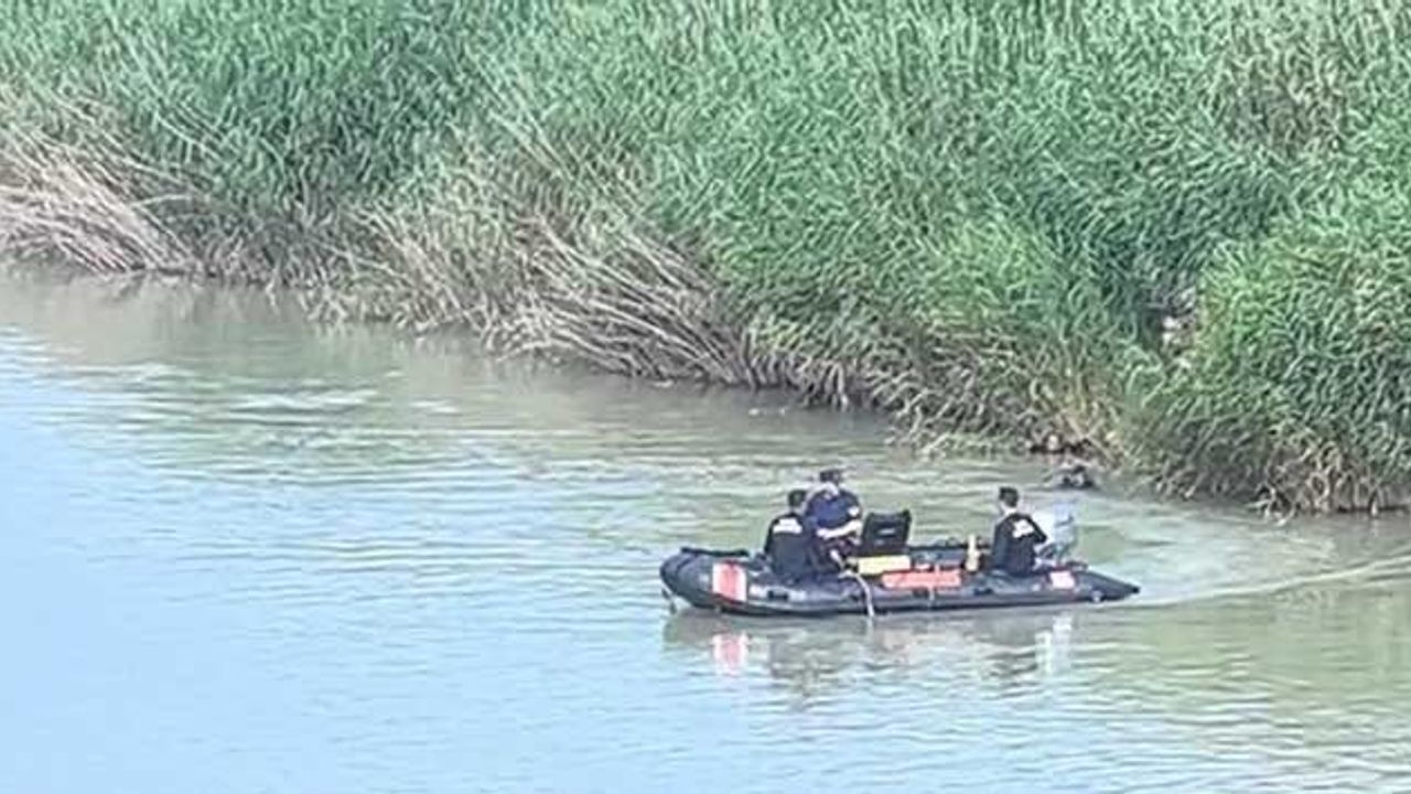 Manavgat'ta çaya düşen 16 yaşındaki çocuk aranıyor