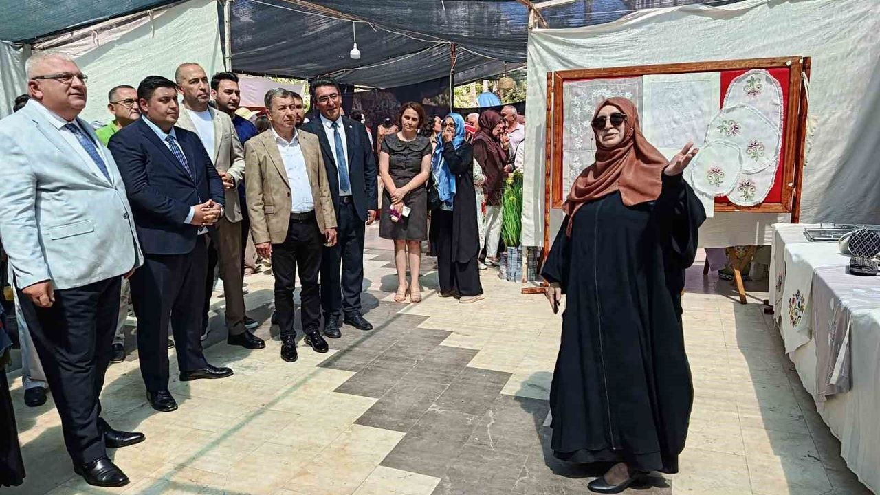 Kumluca'da Halk Eğitim Merkezi Müdürlüğü sergisi t