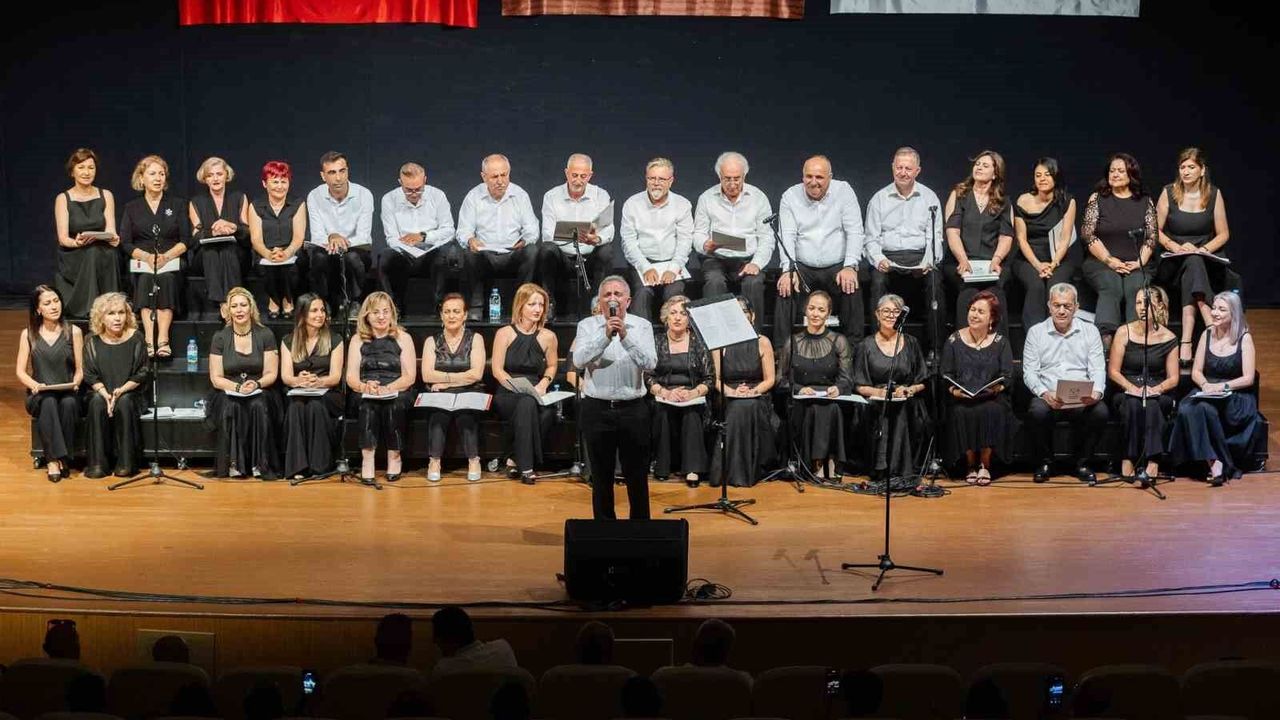 Manavgat Belediyesi TSM Korosu'ndan yaz konseri