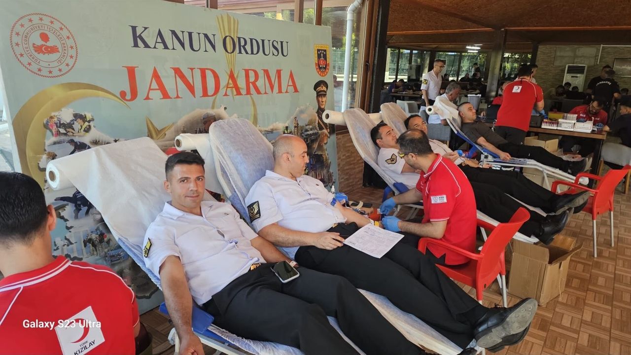 Antalya İl Jandarma Komutanlığı'ndan kan bağışına 