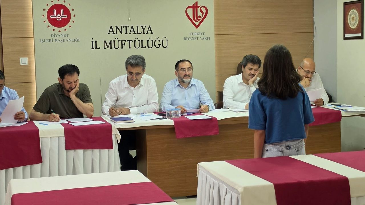 Çocuk evlerinde hadis ve şiir yarışması