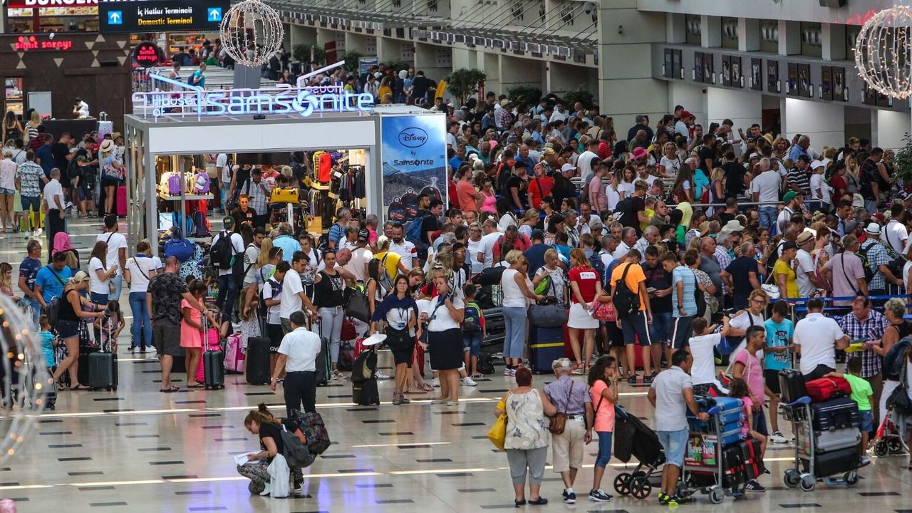 Mayısta Antalya Havalimanı'nda 3,7 milyon yolcuya 