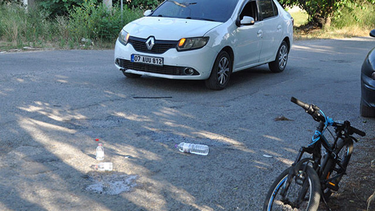 Gazipaşa'da otomobil bisikletli çocuğa çarptı