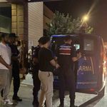 Vize dolandırıcılığı operasyonunda şüpheliler ve yakınları gazetecilere tepki gösterdi