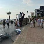 Bisiklete çarpmamak için manevra yapan araç yan yattı: 2 yaralı