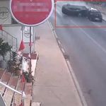 Kontrolden çıkan otomobil araçlara çarpıp takla attı