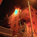 Daire alev alev yandı, mahalleli sokağa döküldü