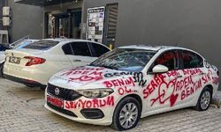 Aşk mesajları yazıp lastiklerini kestiler 