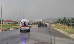 Minibüs ile kamyon çarpıştı, 25 kişi yaralandı