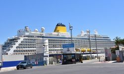  Kruvaziyer gemiler Antalya'da demirledi
