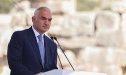 Bakan Ersoy'dan vefat eden sunucu Erkan Yolaç için başsağlığı mesajı