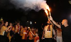 Taraftarlar şampiyonluğu kutladı