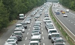 Bayram arifesinde trafik yoğunluğu yaşanıyor