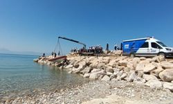 Van Gölü'nde kaybolan genci arama çalışmaları sürüyor