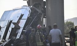 Ankara'da otobüs üst geçide çarptı: 9 ölü var