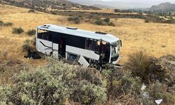 Düğün yolunda kaza... Midibüs devrildi: 29 yaralı