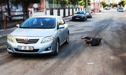 Yola yatarak, trafiği kapattı