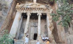 Turistik cazibe merkezi Amintas Kaya Mezarı 