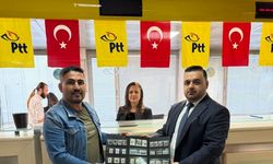 Pul kataloğu hediye etti