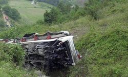 Hindistan'da otobüsün vadiye düşmesi sonucu 36 kişi öldü